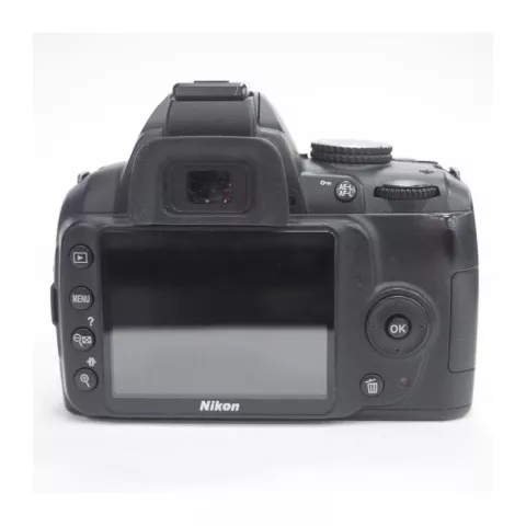 Nikon D3000 Kit 18-55mm f/3.5-5.6G AF-S VR DX Zoom-Nikkor (Б/У)