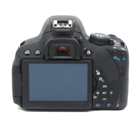 Canon EOS 700D Kit EF-S 18-55mm f/3.5-5.6 IS (Б/У)