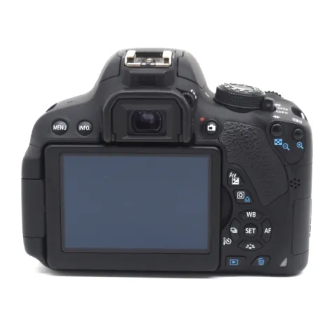 Canon EOS 700D Kit EF-S 18-55mm f/3.5-5.6 III (Б/У) 
