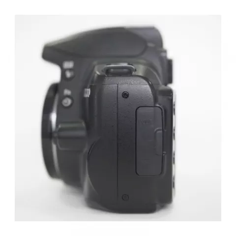Nikon D3000 Kit 18-55mm f/3.5-5.6G AF-S VR DX Zoom-Nikkor (Б/У)