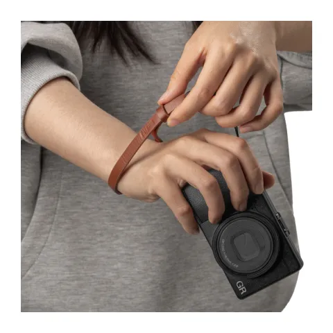 SmallRig 5684 Кожаный кистевой ремень для компактной камеры Quick Release Wrist Strap (Red)