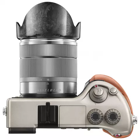 Цифровая фотокамера Hasselblad Lunar Kit LF 18-55mm f/3.5-5.6 OSS коричневая кожа