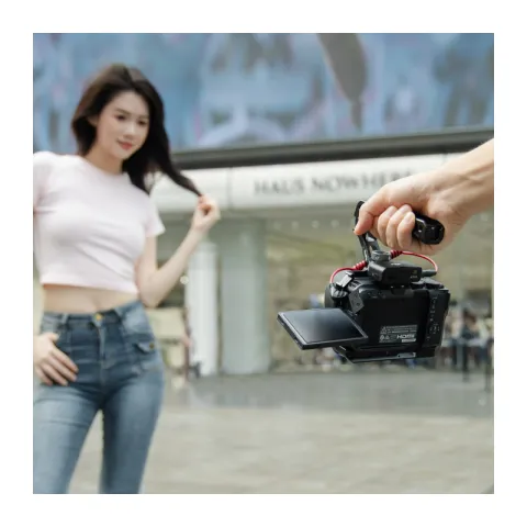 SmallRig 5766 Комплект для цифровой камеры Canon EOS R50 V, верхняя ручка, фиксатор кабеля (Black)