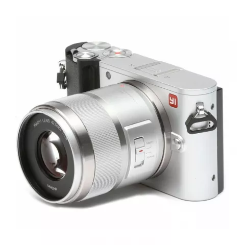 Цифровая фотокамера Xiaomi Yi M1 42.5mm F/1.8, серебристая