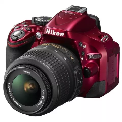 Зеркальный фотоаппарат Nikon D5200 Kit 18-55 VR Red