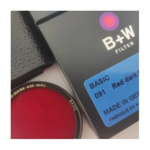 B+W BASIC 091 Red dark MRC 630 39mm. Светофильтр тёмно-красный для черно-белой съемки (1102692)