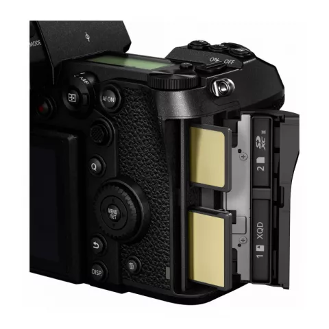 Цифровая фотокамера Panasonic Lumix DC-S1R kit 24-105