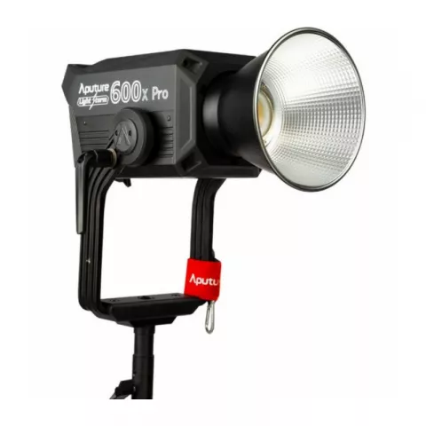 Светодиодный осветитель Aputure Light Storm LS 600С Pro V-mount kit (2300-10000K)